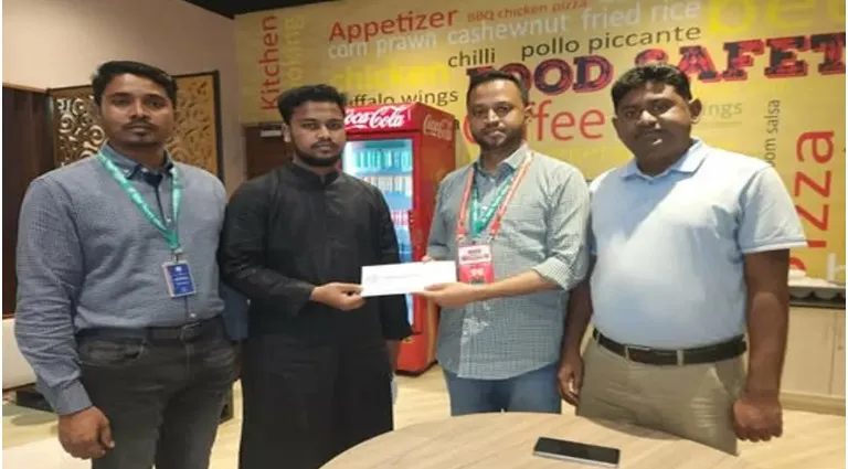 চাকরিচ্যুত সেই মুয়াজ্জিনের পাশে তারেক রহমান